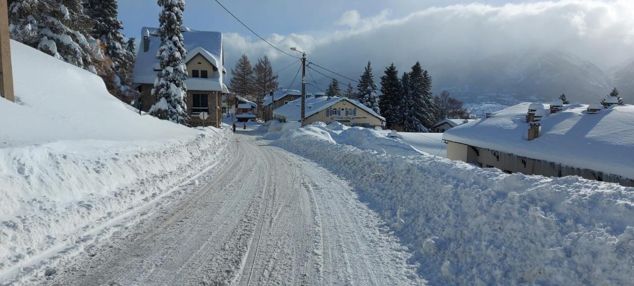 Font-Romeu-Odeillo-Via Residence Campredon - Decoration Typique - 25M2 De Terrasse Amenagee Plein Sud Avec Vue Panoramique - Internet - Jardin - Parking - Navette - Linge Et Menage En Options Payantes מראה חיצוני תמונה